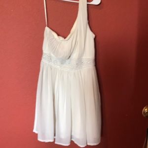 One shoulder dress pearl color.